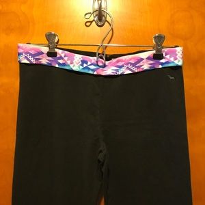 PINK Victoria’s Secret crop yoga pants